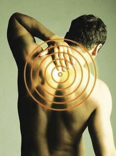 Ο πόνος στην πλάτη που επιδεινώνεται με την εισπνοή είναι σύμπτωμα θωρακικής οστεοχόνδρωσης